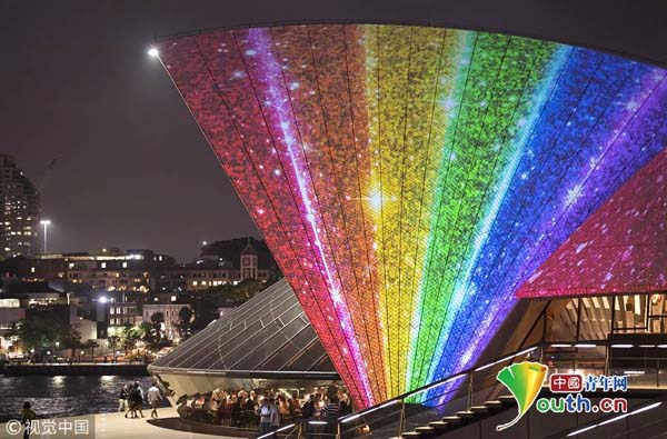 澳大利亚宣布同性恋合法 悉尼歌剧院点亮彩虹色
