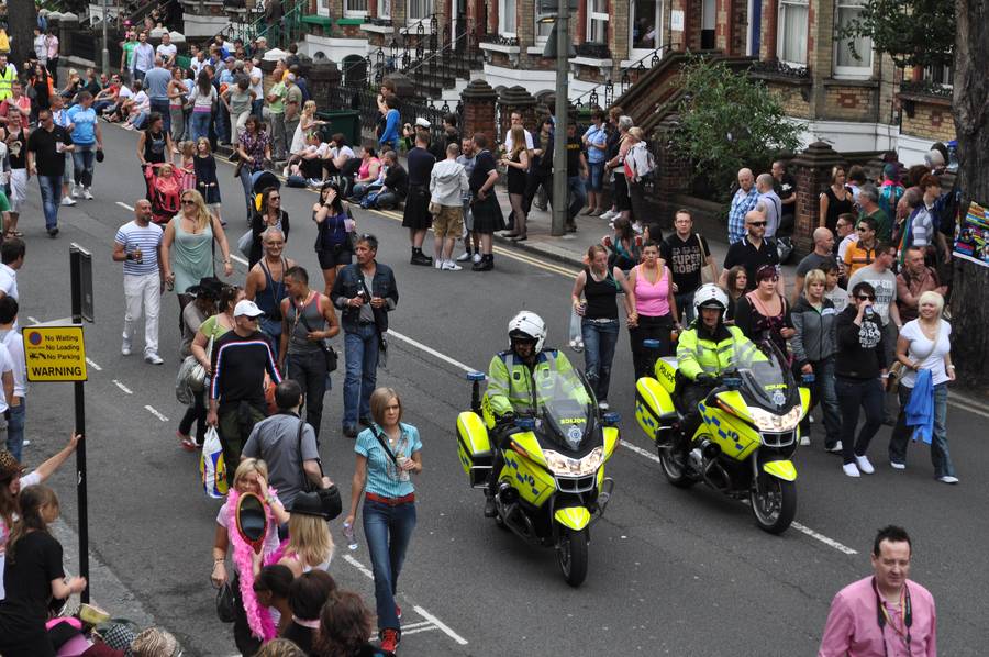 英国布莱顿同性恋游行 警察医生也参与其中