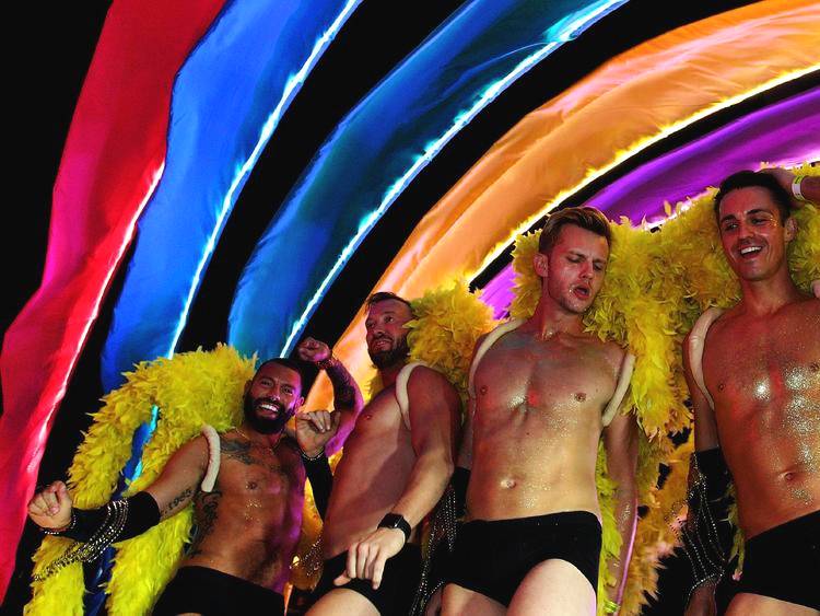 悉尼30万人参加同性恋狂欢大游行