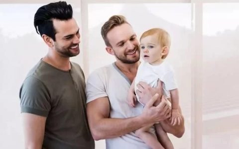 同性恋人如何通过美国试管婴儿生育宝宝