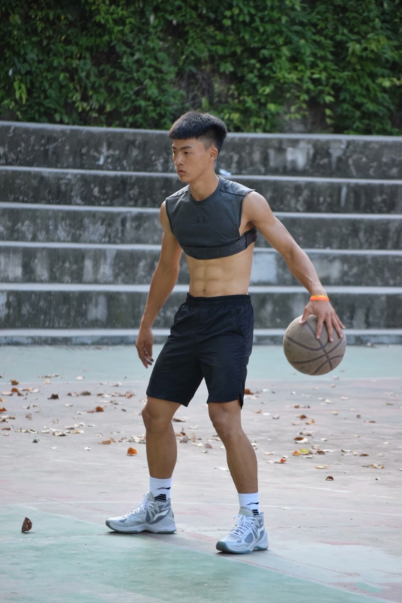 超帅篮球体育生，肌肉分明，颜值乖巧秀气