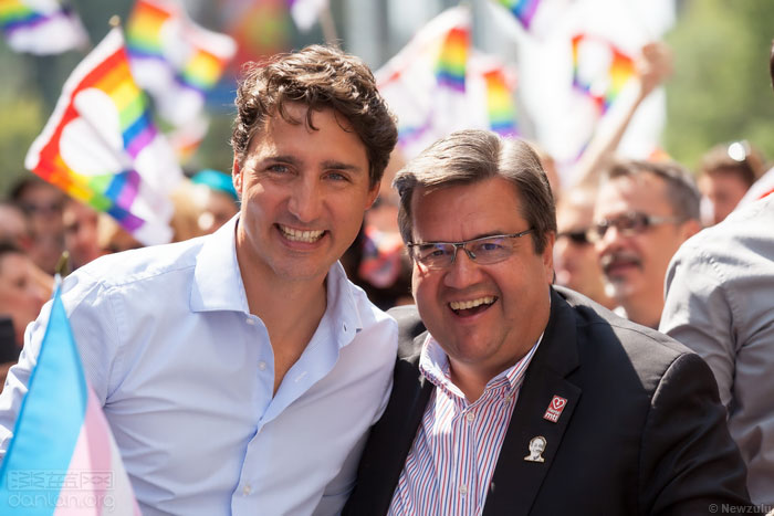 加拿大总理和爱尔兰总理一起参加同志巡游