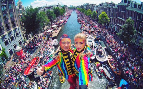 荷兰特色：运河上的同志骄傲巡游