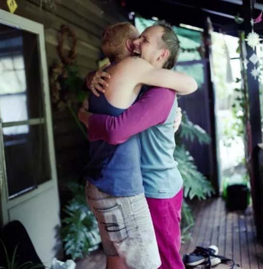 澳大利亚同性恋社区只有男人，随时随地激吻，男男之间竟也有小三