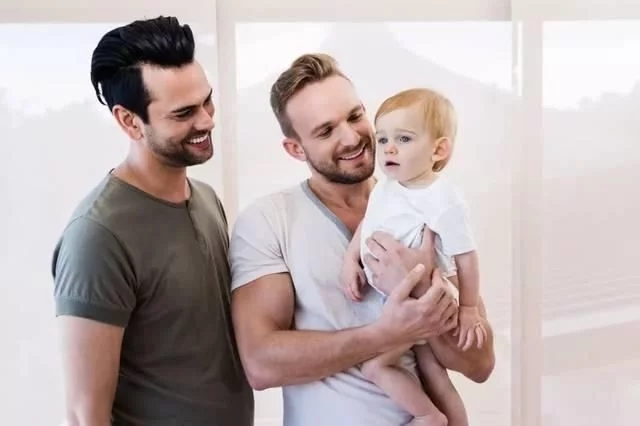 同性恋人如何通过美国试管婴儿生育宝宝