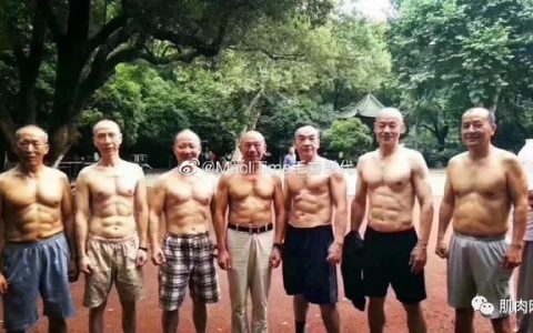 70岁老爷子练出健硕身材，在他面前，年龄真的只是数字